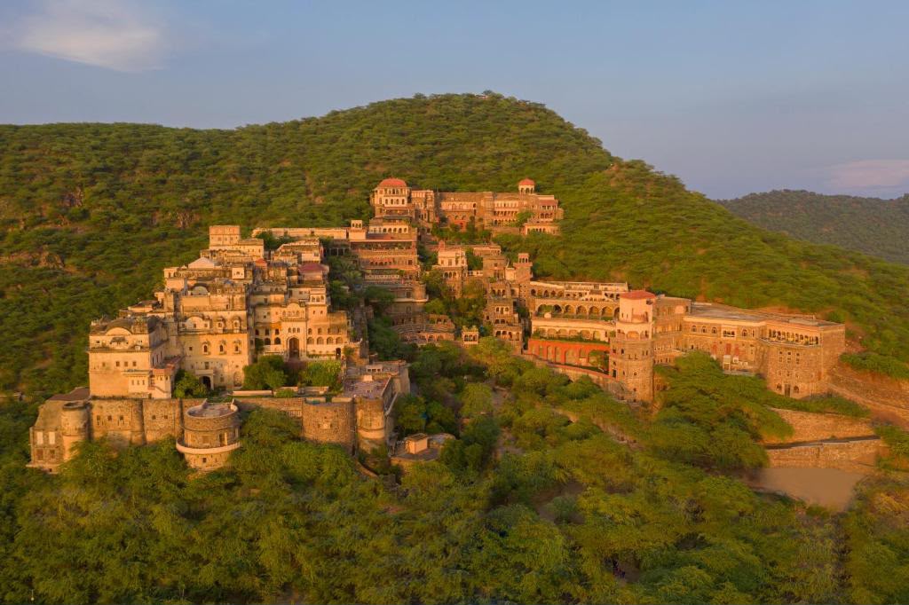Neemrana Fort Palace, Alwar