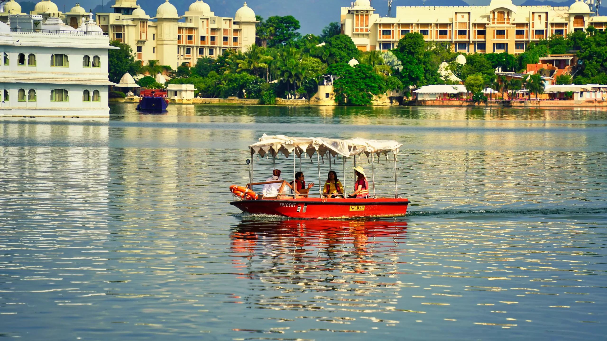 Lake Pichola Boat Ride, Udaipur